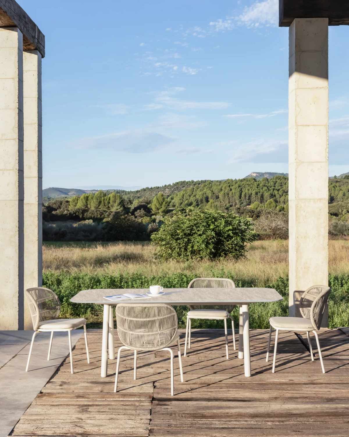 KODO Dining Table, Dune White 210cm w. Sabbia Panna Ceramic + Dining Chair